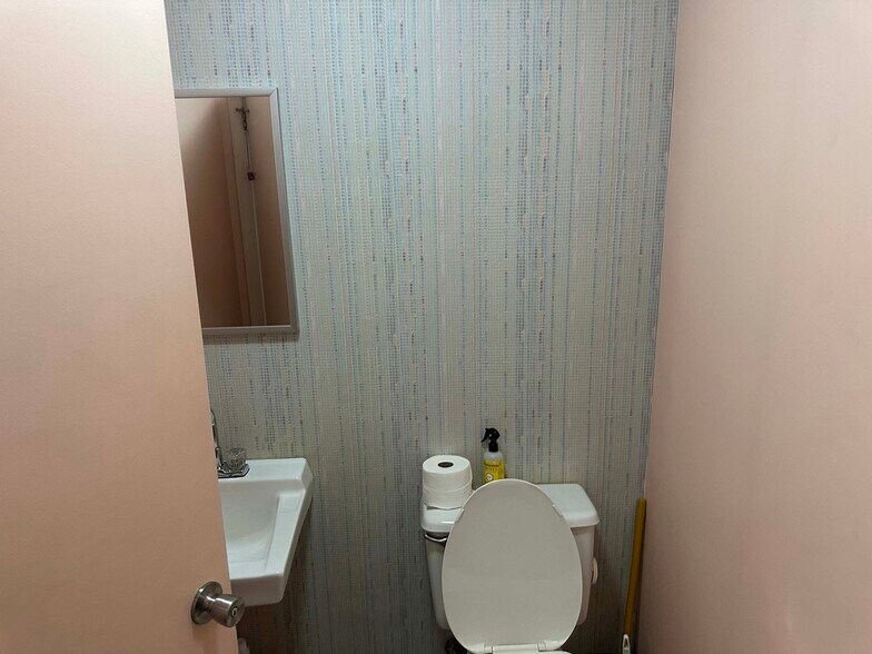 More Photos Of 381 N 9th Ave, Scranton Medical For Sale