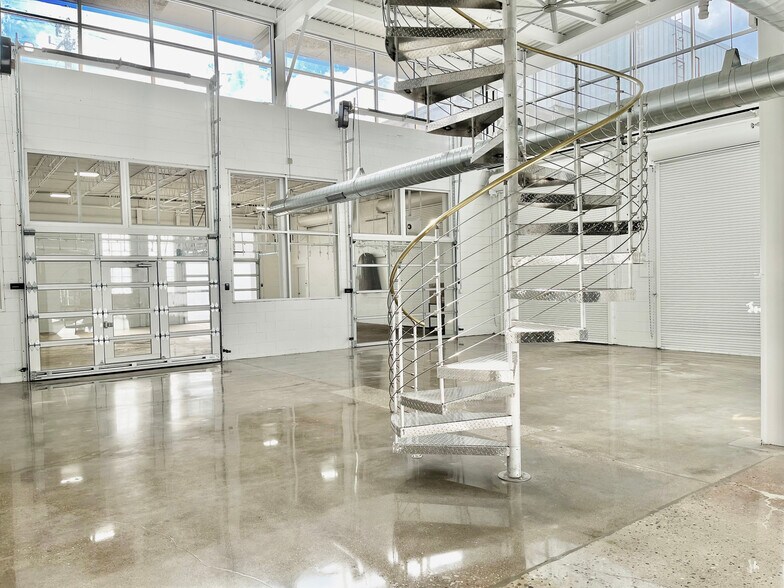 More Photos Of 1411 6th Ave, Grafton Showroom For Sale