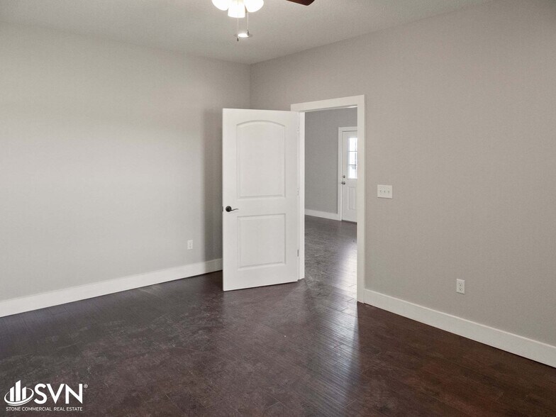 More Photos Of 300 Opportunity dr, Mayfield Warehouse For Sale