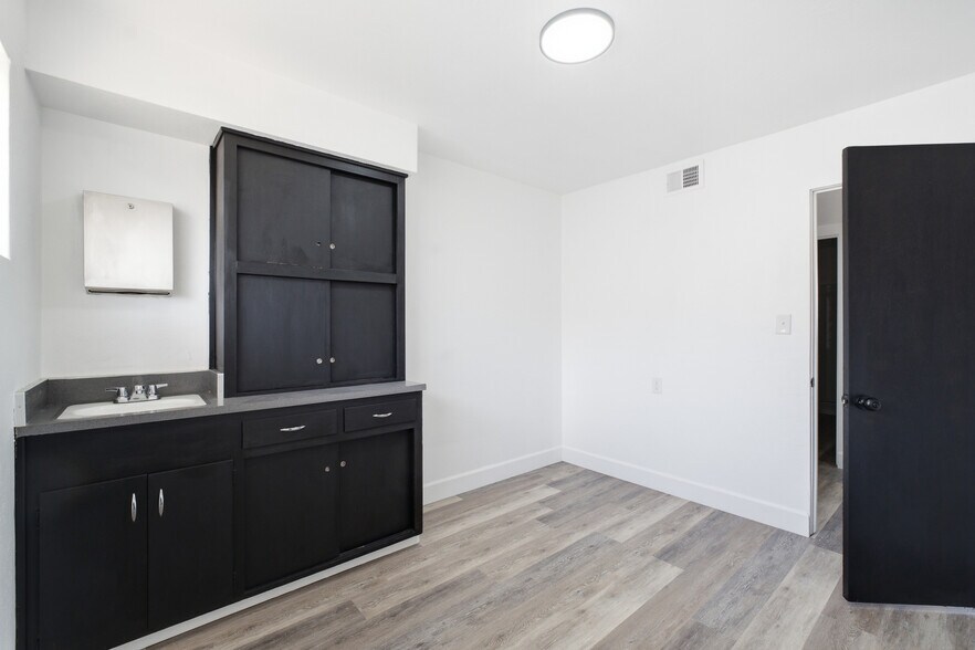 More Photos Of 1012 Hale Ave, Corcoran Office Residential For Sale