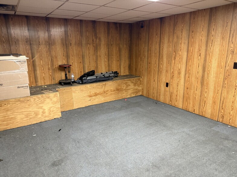 More Photos Of 15921 N Florida Ave, Lutz Warehouse For Lease