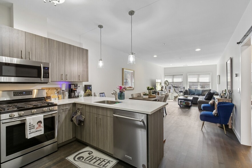 More Photos Of 97 Baker St, Maplewood Storefront For Sale