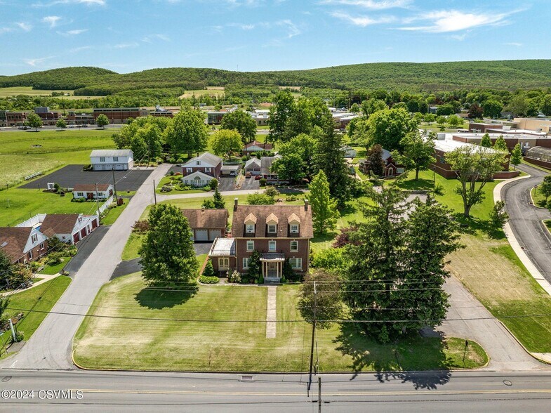 More Photos Of 570 E Main St, Middleburg Office Residential For Sale