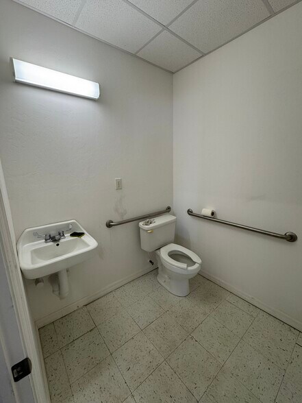 More Photos Of 413 NE Van Loon Ln, Cape Coral Light Distribution For Sale