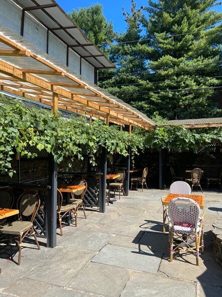 More Photos Of 3415-3419 Connecticut Ave, Washington Restaurant For Lease