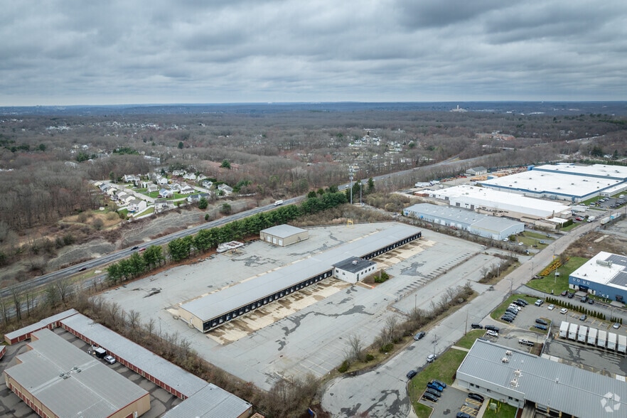 More Photos Of 55 Industrial Rd, Cumberland Truck Terminal For Lease