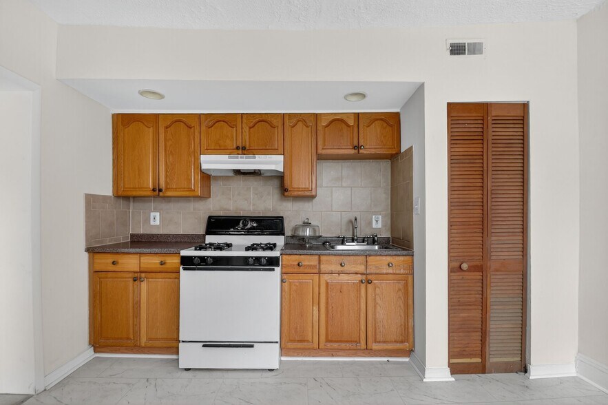 More Photos Of 1404 Madison Ave, Baltimore Apartments For Sale