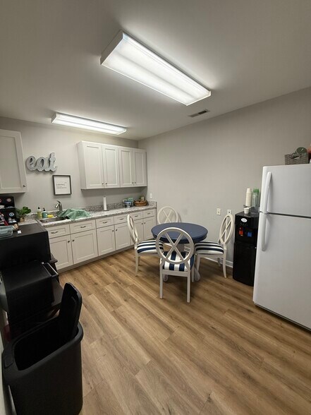 More Photos Of 325 N Main St, Kernersville Office For Sale