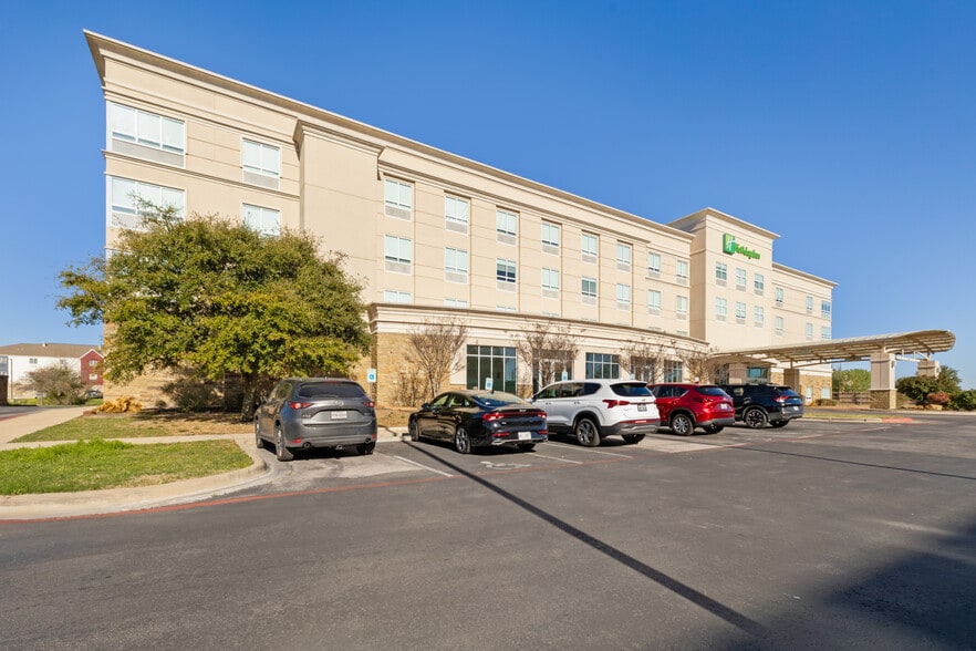 More Photos Of 300 E Central Texas Expy, Killeen Hotel For Sale