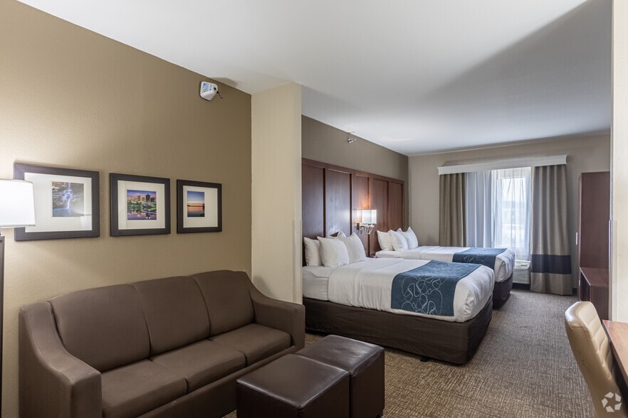 More Photos Of 3620 Camden Rd, Pine Bluff Hotel For Sale