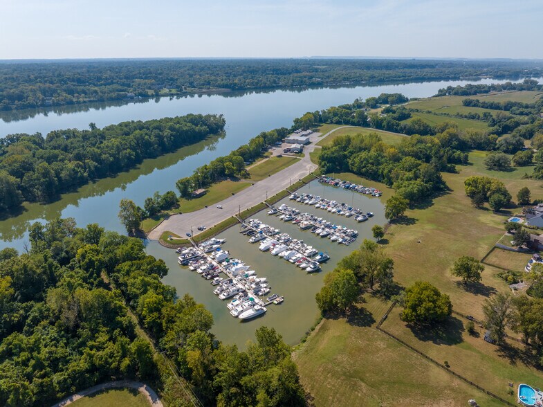 More Photos Of 4000 Utica Pike, Jeffersonville Marina For Sale