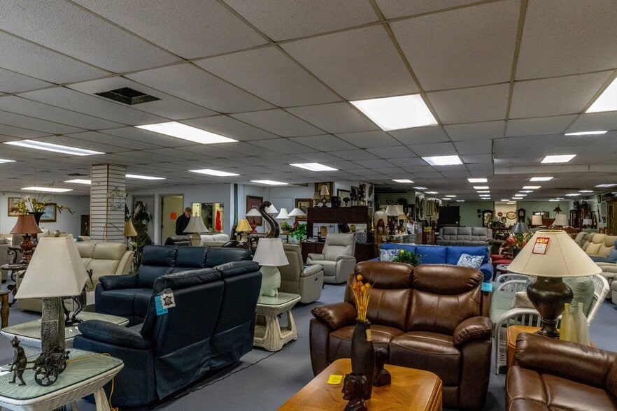 More Photos Of 1300 Ponce De Leon Blvd, Brooksville Warehouse For Sale