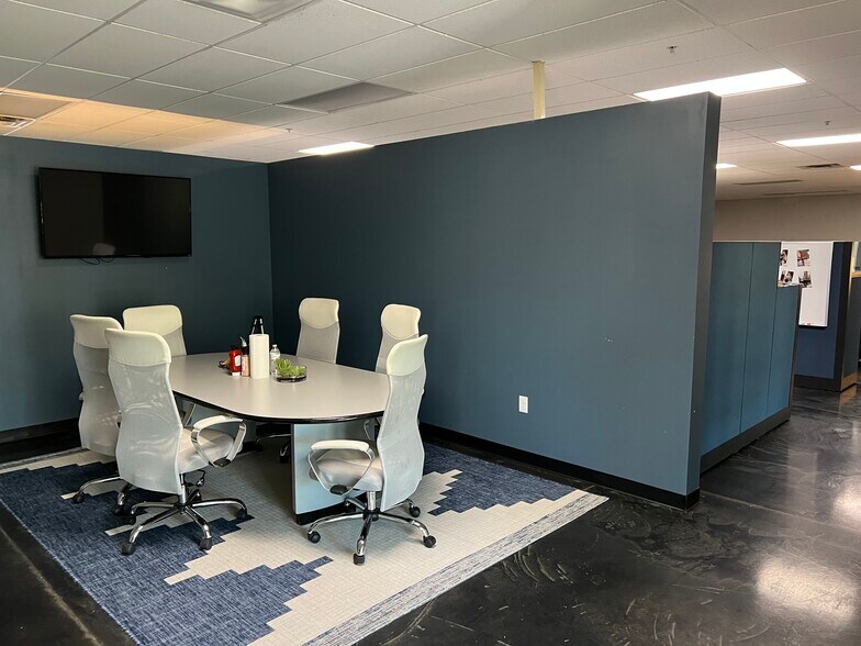 More Photos Of 16825-16829 W 116th St, Lenexa Research And Development For Lease