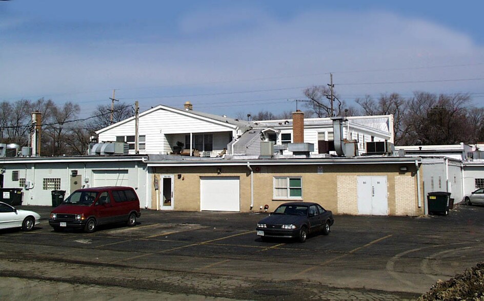 More Photos Of 905-921 W 55th St, Countryside Freestanding For Sale