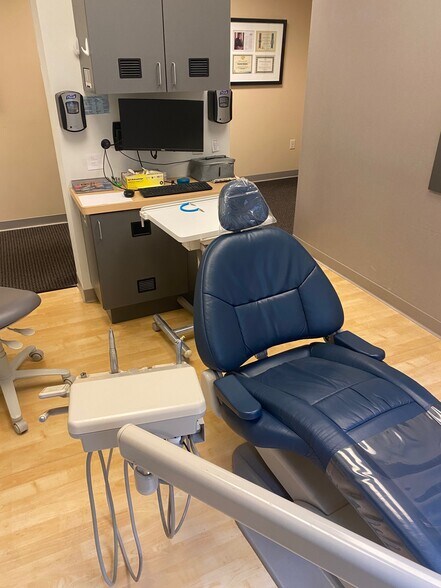 More Photos Of 8860 N 60th St, Milwaukee Office For Sale