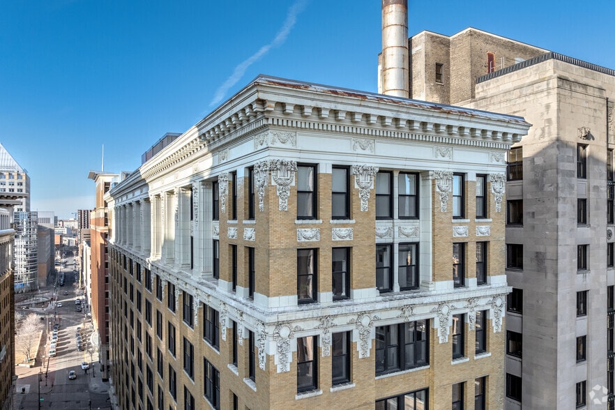 More Photos Of 360 Saint Peter St, Saint Paul Apartments For Lease