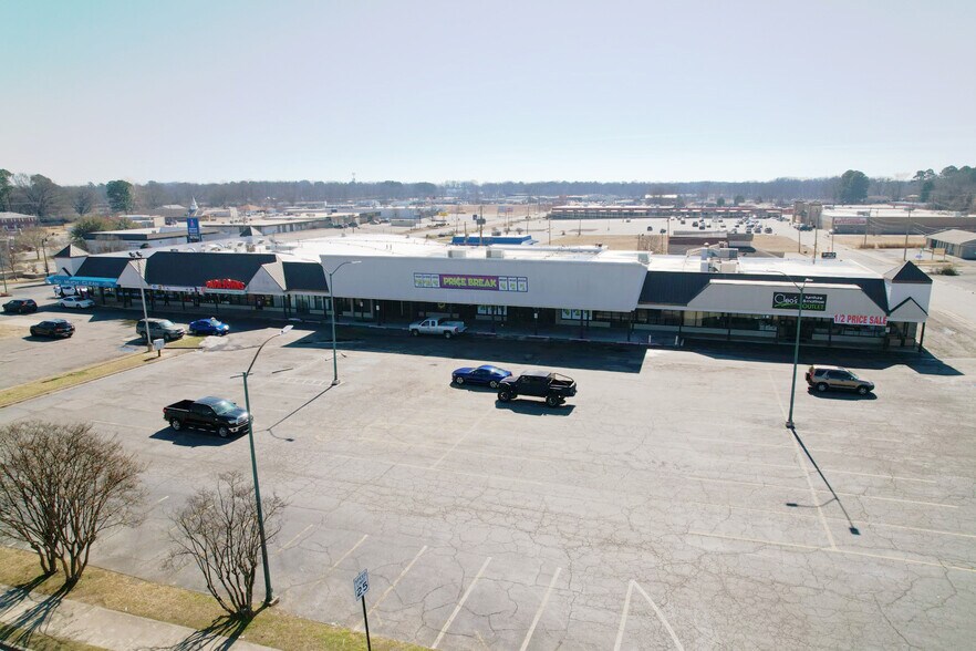 More Photos Of 915 W Main St, Jacksonville Freestanding For Sale