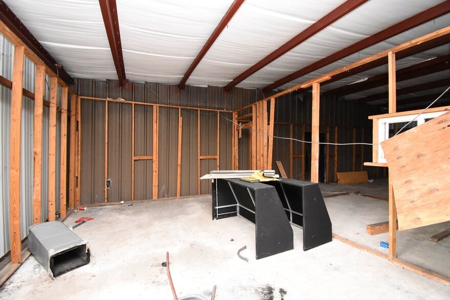 More Photos Of 14215 S Post Oak Rd, Houston Freestanding For Sale