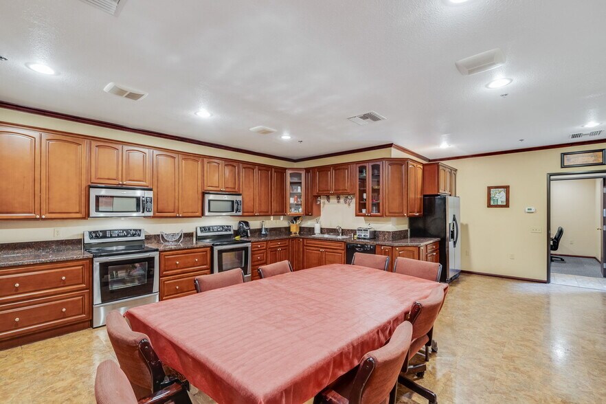 More Photos Of 14291 Commerce Dr, Garden Grove Manufacturing For Sale