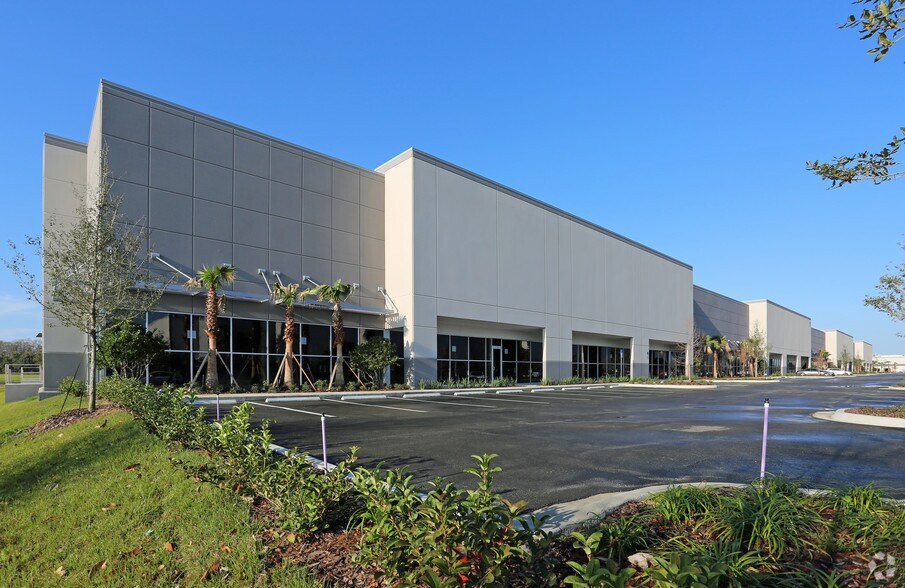 More Photos Of 7433 Emerald Dunes Dr, Orlando Warehouse For Lease