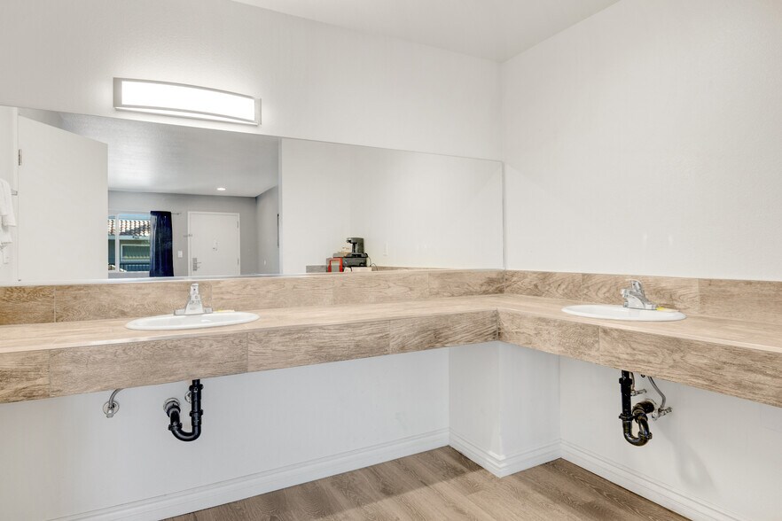 More Photos Of 2625 W Florida Ave, Hemet Hotel For Sale