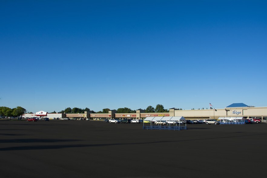 More Photos Of 41701-41941 Garfield Rd, Clinton Township Unknown For Lease