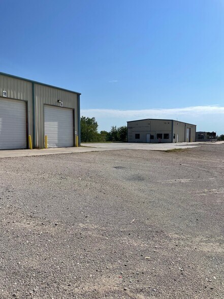 More Photos Of 586 County Road 429, Pleasanton Industrial For Sale