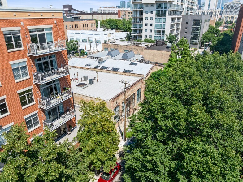 More Photos Of 942-944 W Huron St, Chicago General Retail For Sale