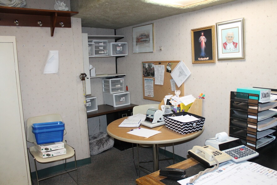 More Photos Of 325 W Elm St, Sycamore General Retail For Sale