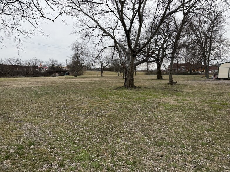 More Photos Of 331 S Maple St, Lebanon General Retail For Sale