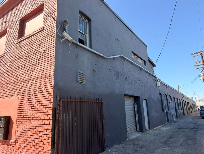 More Photos Of 119 W 36th Pl, Los Angeles Flex For Lease