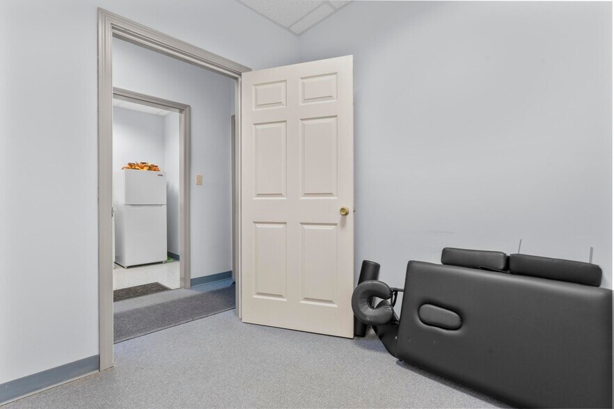 More Photos Of 378 Windsor Ave, Windsor Office For Sale