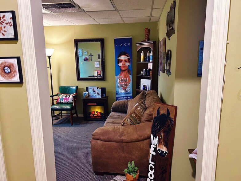 More Photos Of 1816 S Buerkle St, Stuttgart Office For Sale