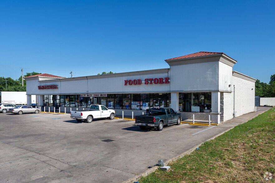 More Photos Of 5175 Little York Rd, Houston Service Station For Sale