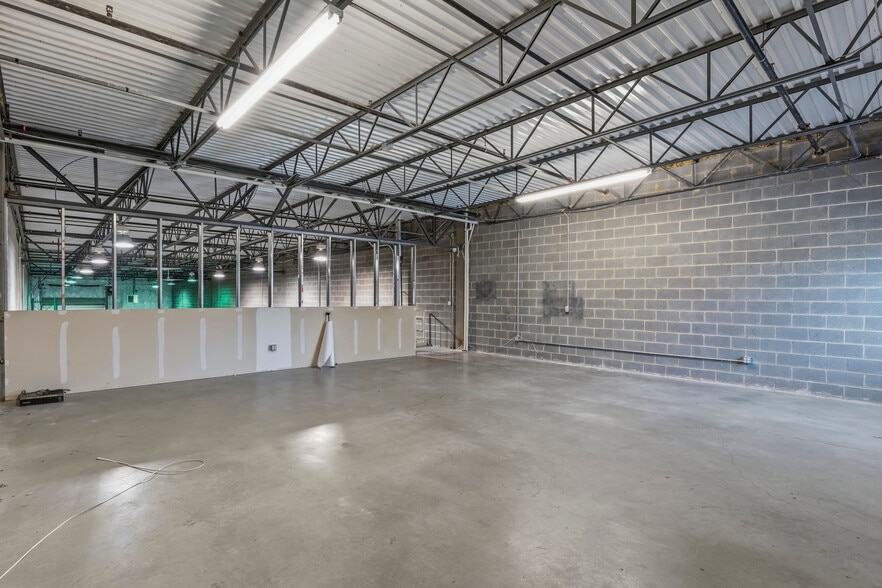 More Photos Of 17857-17889 Fraley Blvd, Dumfries Research And Development For Sale