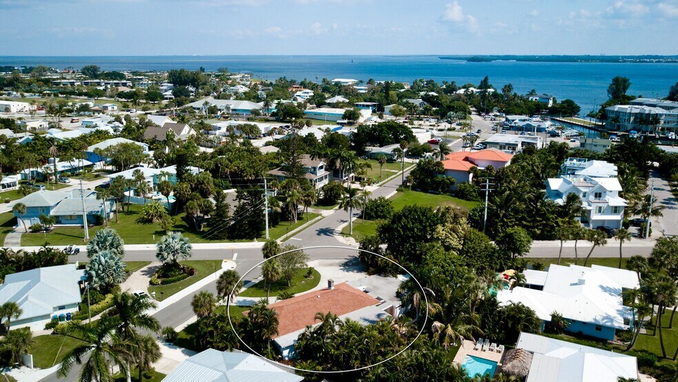 More Photos Of 5506 Holmes Blvd, Holmes Beach Land For Sale