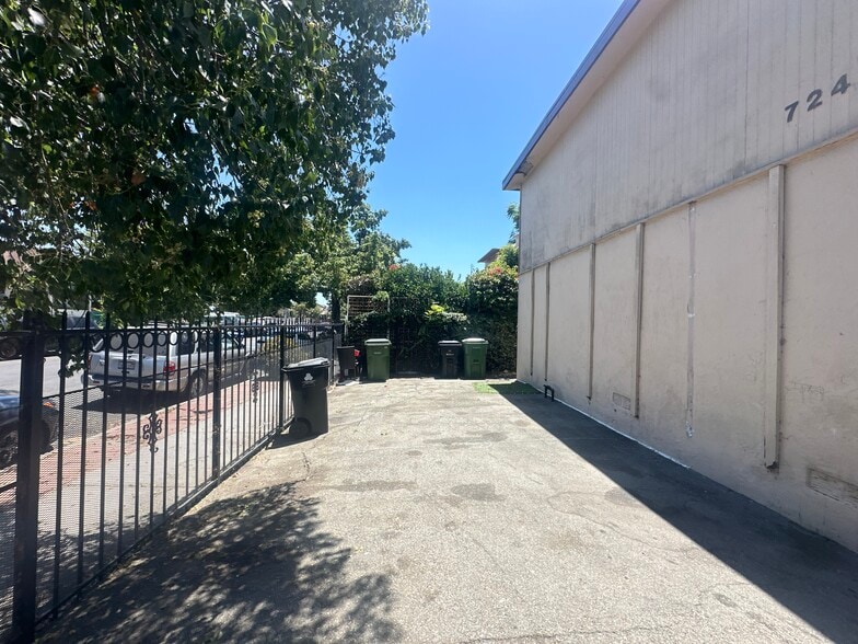 More Photos Of 724 E 32nd St, Los Angeles Apartments For Sale