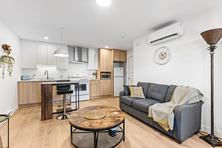 More Photos Of 365 Rue Adams E, Richmond Apartments For Sale