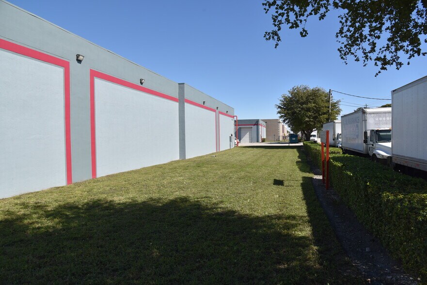 More Photos Of 8505-8659 NW 68th St, Miami Warehouse For Lease