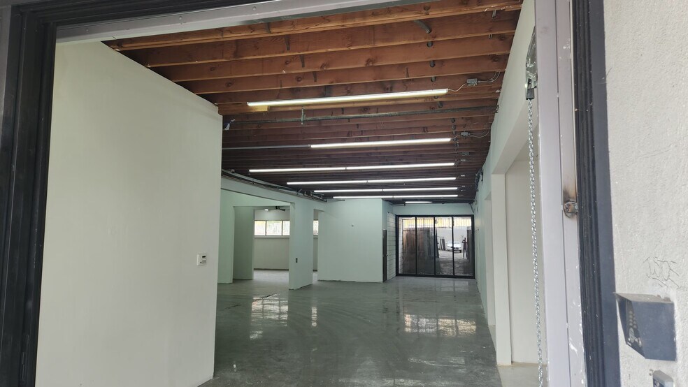 More Photos Of 543 N Fairfax Ave, Los Angeles Loft Creative Space For Lease