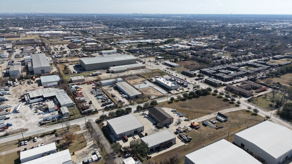 More Photos Of 2077 Magnolia Dr, Pasadena Industrial For Sale