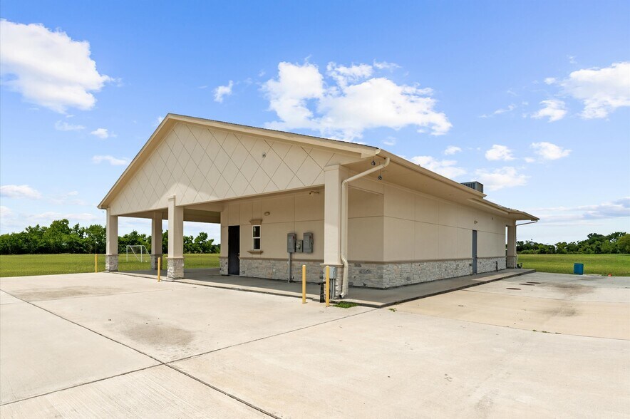 More Photos Of 5155 Almeda Genoa Rd, Houston Sports And Entertainment For Lease