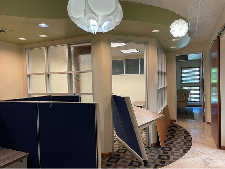 More Photos Of 3821 Juniper Trace, Bee Cave Loft Creative Space For Sale