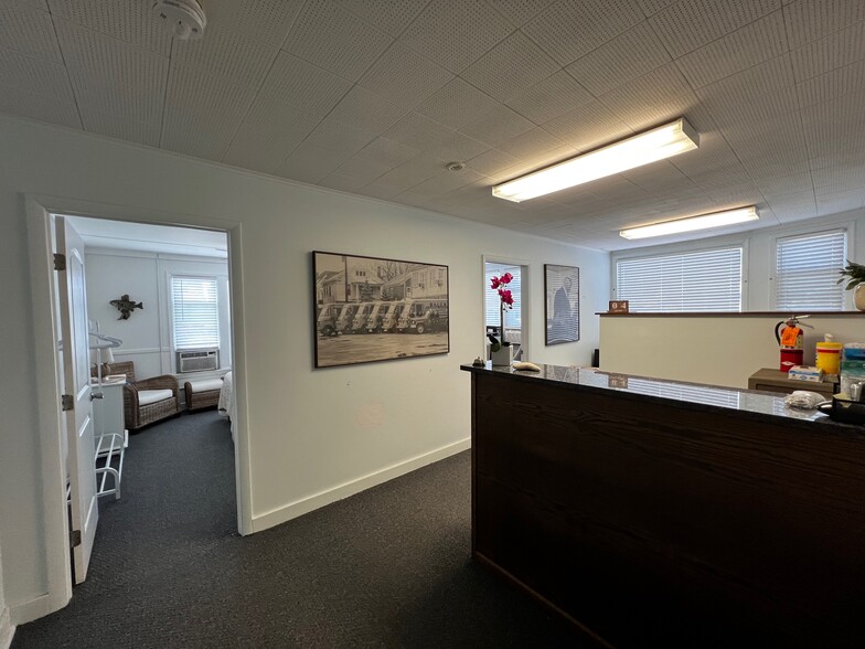 More Photos Of 1909-1911 S Salina St, Syracuse Office For Sale