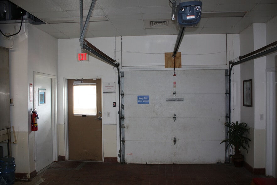 More Photos Of 174 NW 9th ave, Mulberry Distribution For Sale