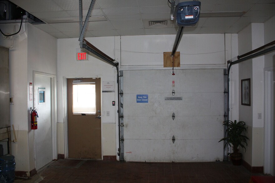 More Photos Of 174 NW 9th ave, Mulberry Distribution For Sale