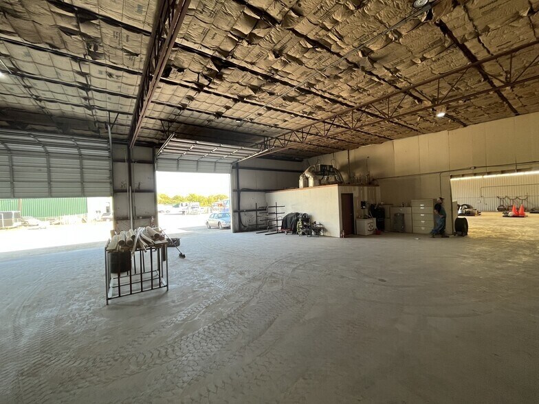 More Photos Of 322 Thomas Pl, Everman Industrial For Sale