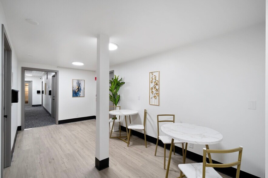 More Photos Of 4740 N 42nd Ave, Golden Valley Freestanding For Lease