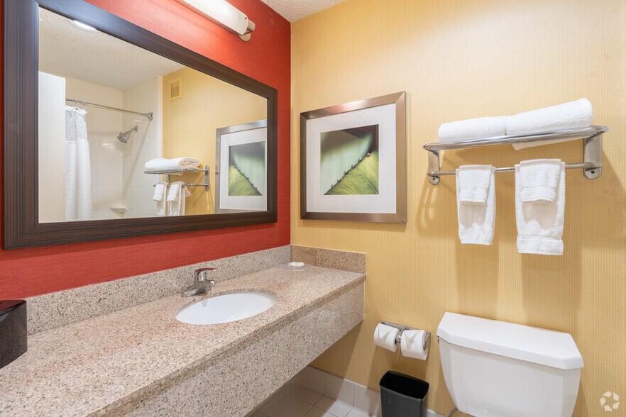 More Photos Of 2504 North Loop W, Houston Hotel For Sale