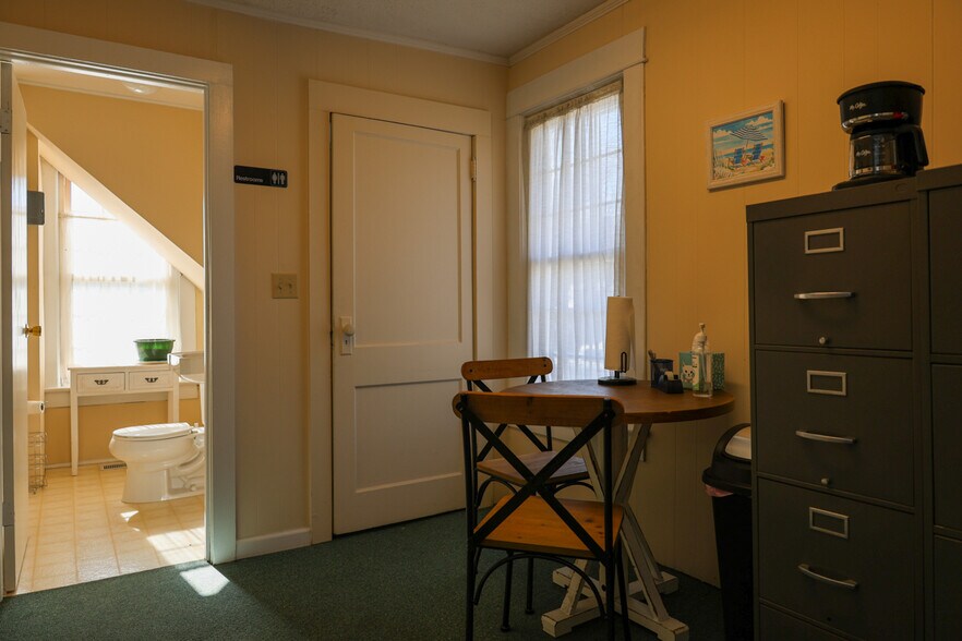 More Photos Of 1616 Blountville Blvd, Blountville Office Residential For Sale